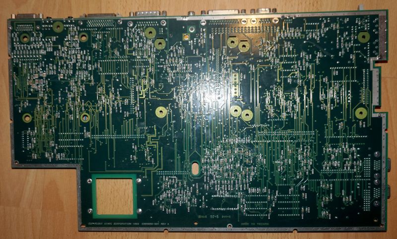 File:Falcon CA401332 Base PAL.jpg